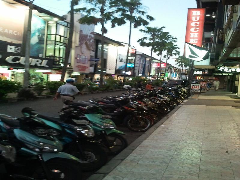Vilarisi Hotel Legian  Exterior photo